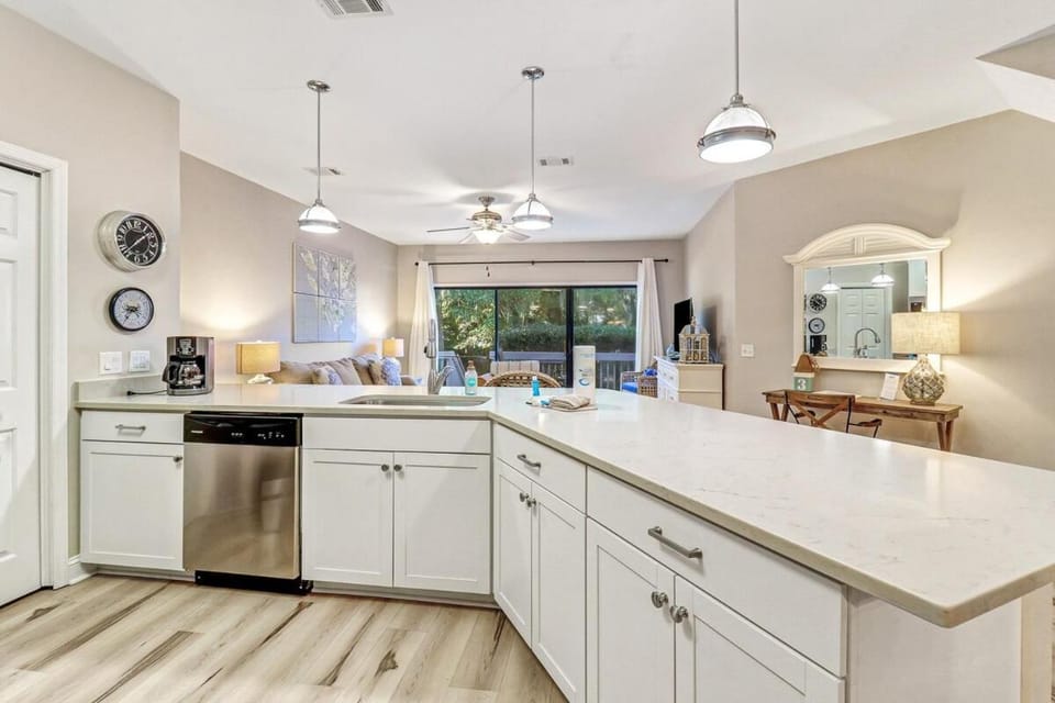 Pet Friendly 3 Bed 3 Bath #3 Ocean Breeze Villa House in South Forest Beach