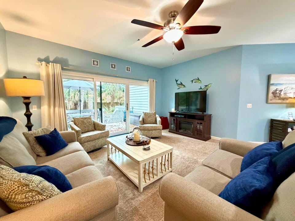 Lovely 3 Bed3 Bath Pet FriendlyVilla - Walk to the beach pools and tennis #75 Ocean Breeze House in South Forest Beach