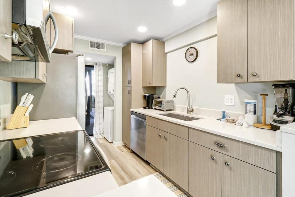 Poolside Beach Villa 2 bed 2 & one half bath-Pet Friendly House in Hilton Head Island