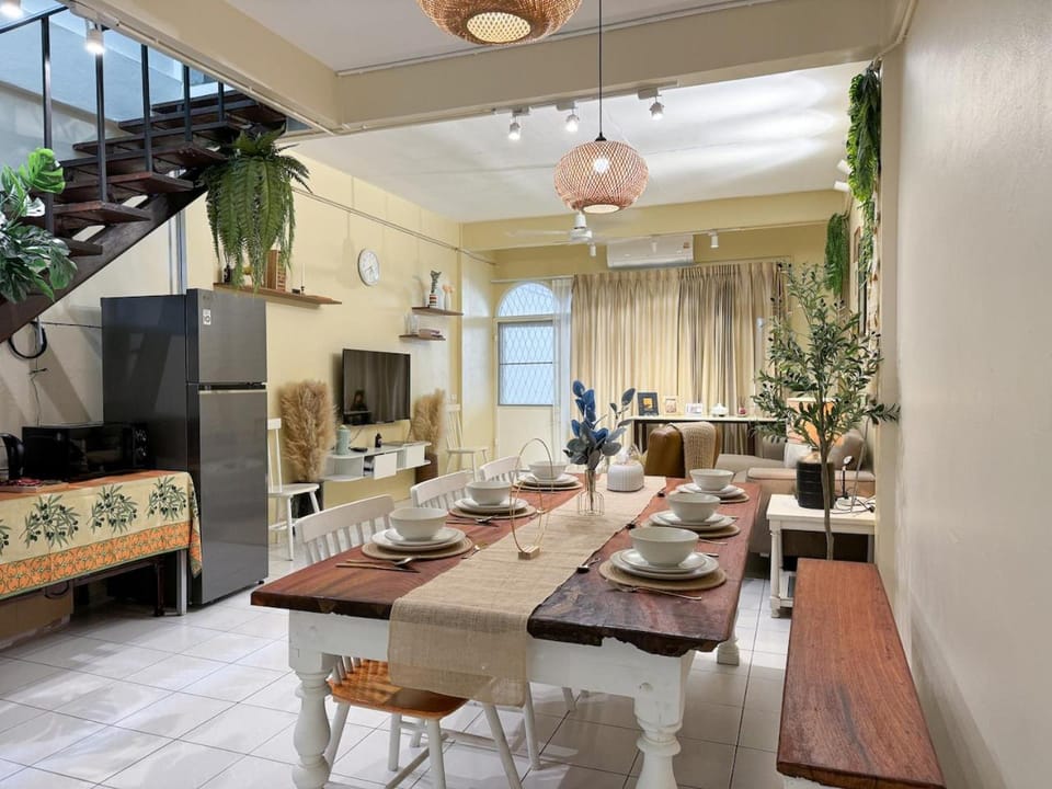 Communal lounge/ TV room, TV and multimedia, Kitchen or kitchenette, Living room, Seating area, Dining area, Evening entertainment, Area and facilities, microwave, kitchen