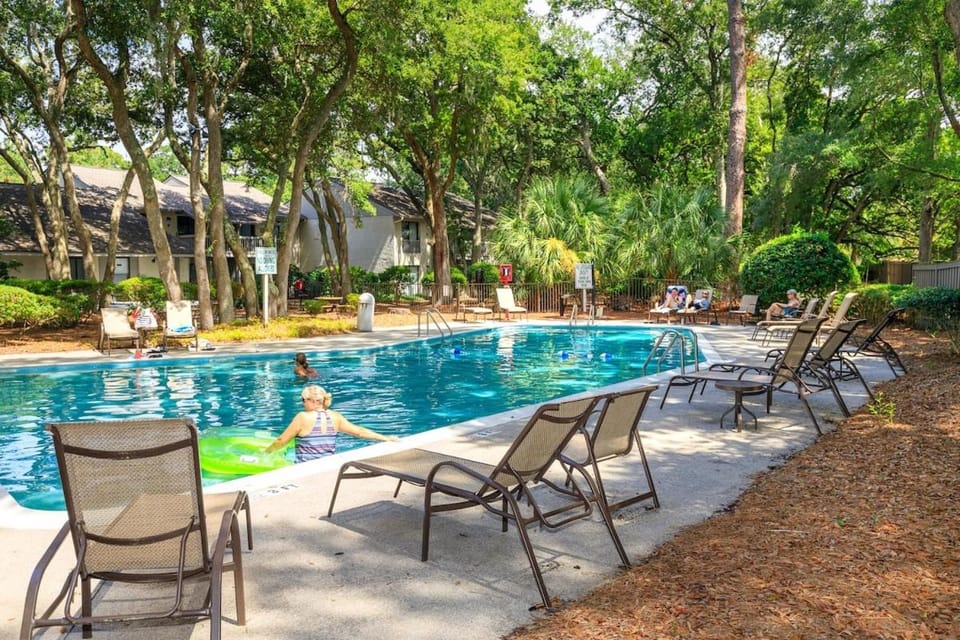 Pet Friendly Folly Field Beach Stones Throw Villa 3 bed 2 & one half bath House in Hilton Head Island