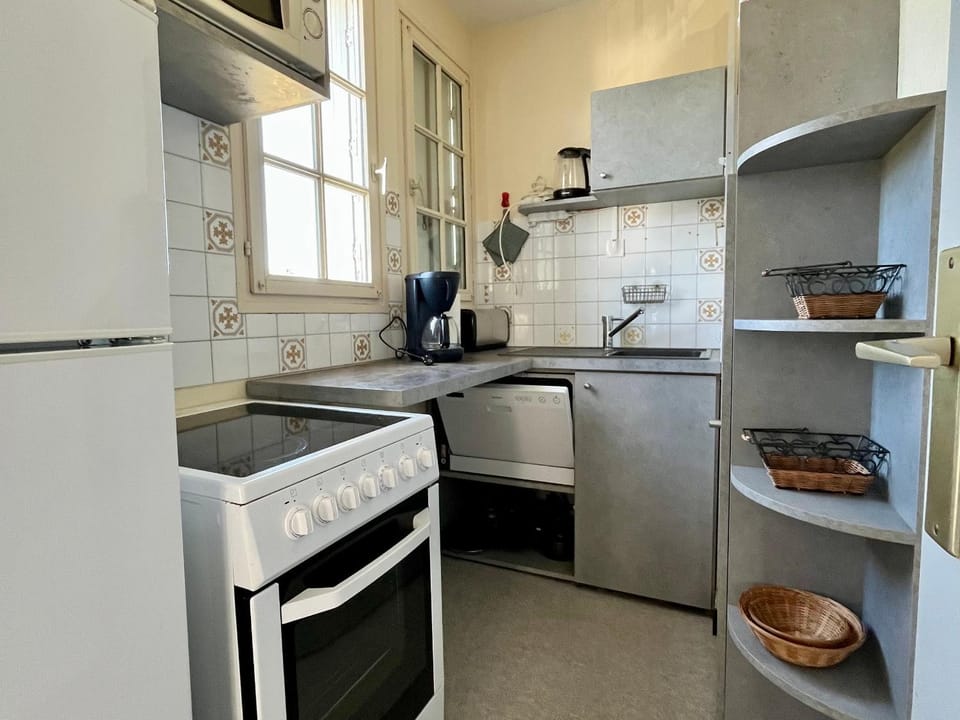 Studio lumineux centre-ville La Roche-Posay avec WI-FI, lave-linge, lave-vaisselle, animaux admis Apartment in Nouvelle-Aquitaine
