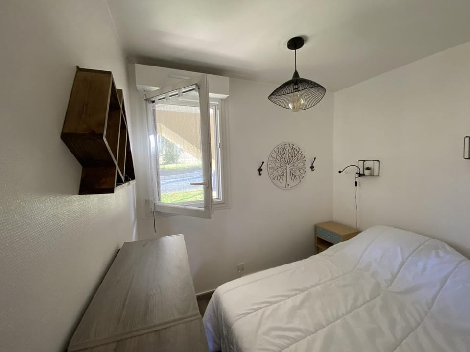 Appartement T2 avec terrasse et Wi-Fi proche des Thermes du Connétable - FR-1-541-125 Apartment in Nouvelle-Aquitaine