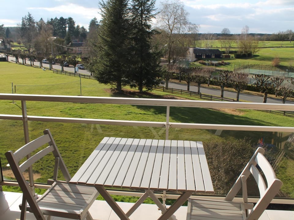 Charmant T2 avec terrasse et Wi-Fi à 100m des Thermes - FR-1-541-130 Apartment in Nouvelle-Aquitaine