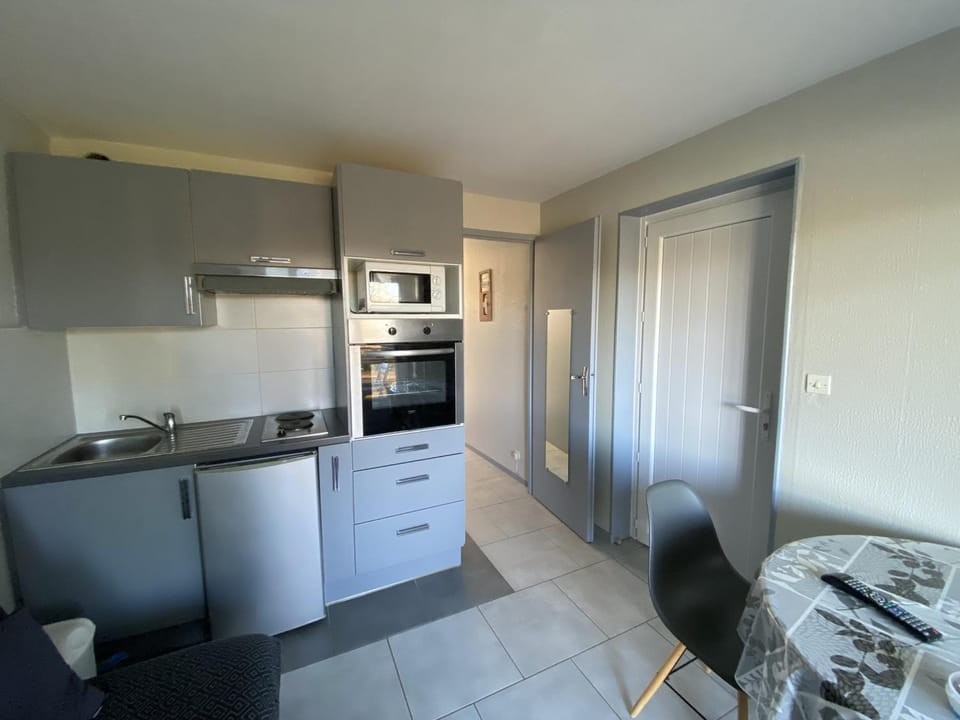 T2 avec Terrasse à 100m des Thermes, WI-FI - FR-1-541-140 Apartment in Nouvelle-Aquitaine