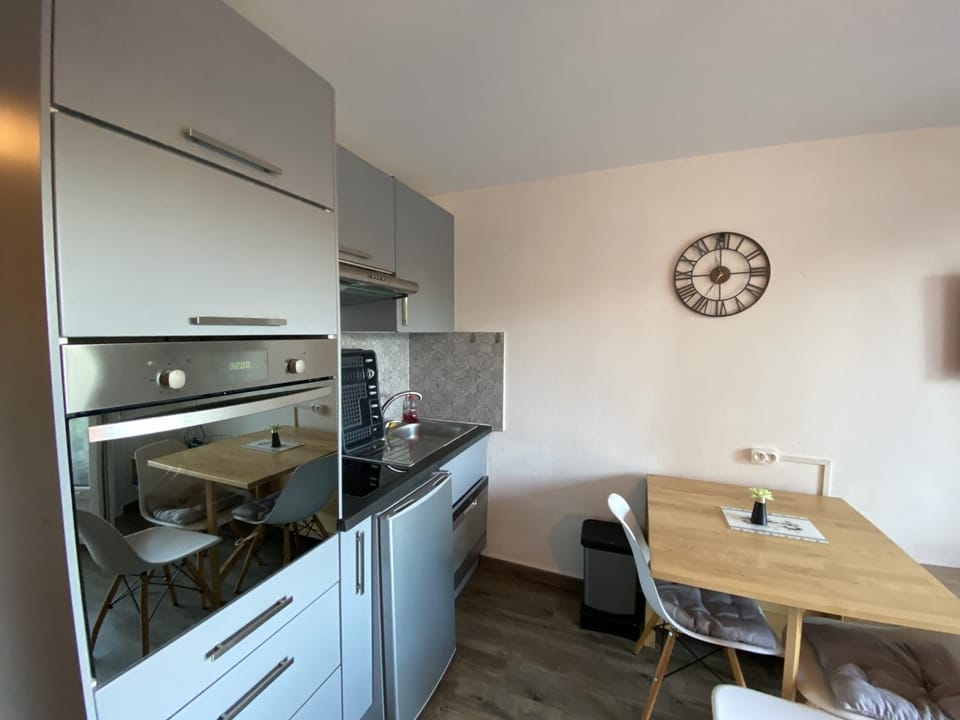 Charmant T2 avec terrasse proche des Thermes du Connétable, Wi-Fi, lave-vaisselle - FR-1-541-138 Apartment in Nouvelle-Aquitaine