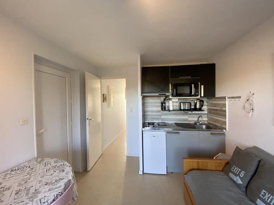 Appartement lumineux à 100m des Thermes avec balcon et Wi-Fi - FR-1-541-143 Apartment in Nouvelle-Aquitaine