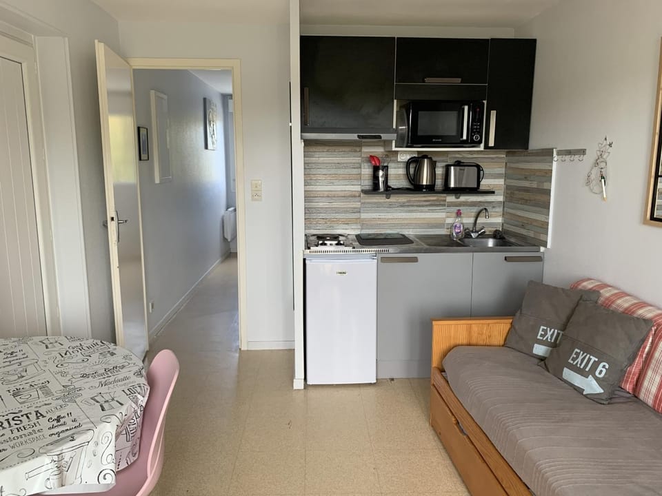 Appartement lumineux à 100m des Thermes avec balcon et Wi-Fi - FR-1-541-143 Apartment in Nouvelle-Aquitaine