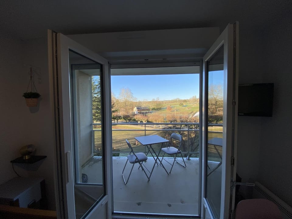 Appartement lumineux à 100m des Thermes avec balcon et Wi-Fi - FR-1-541-143 Apartment in Nouvelle-Aquitaine