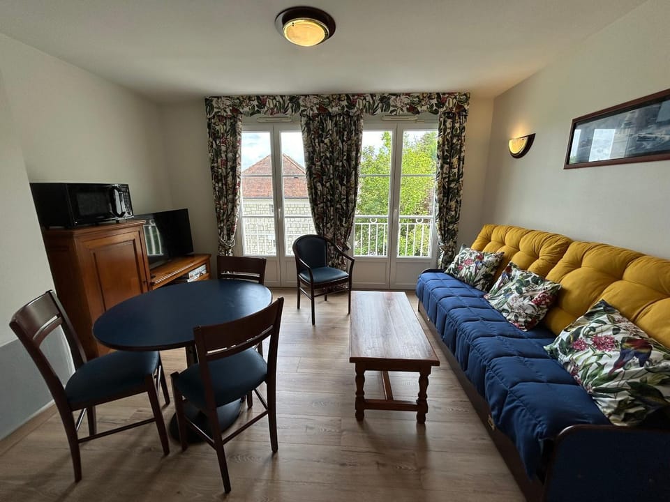 Appartement T2 avec balcon et piscine commune, près des Thermes - FR-1-541-150 Apartment in Nouvelle-Aquitaine