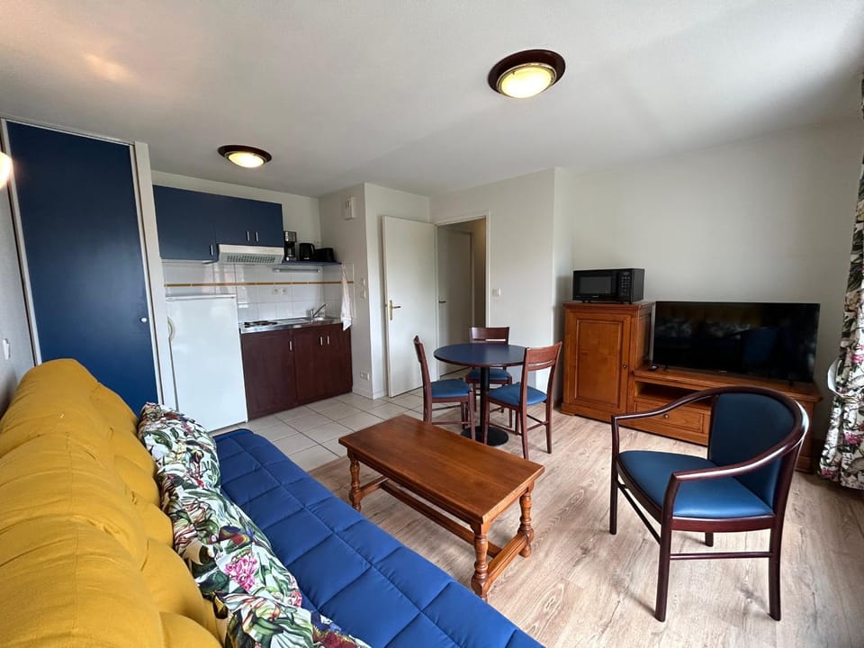 Appartement T2 avec balcon et piscine commune, près des Thermes - FR-1-541-150 Apartment in Nouvelle-Aquitaine