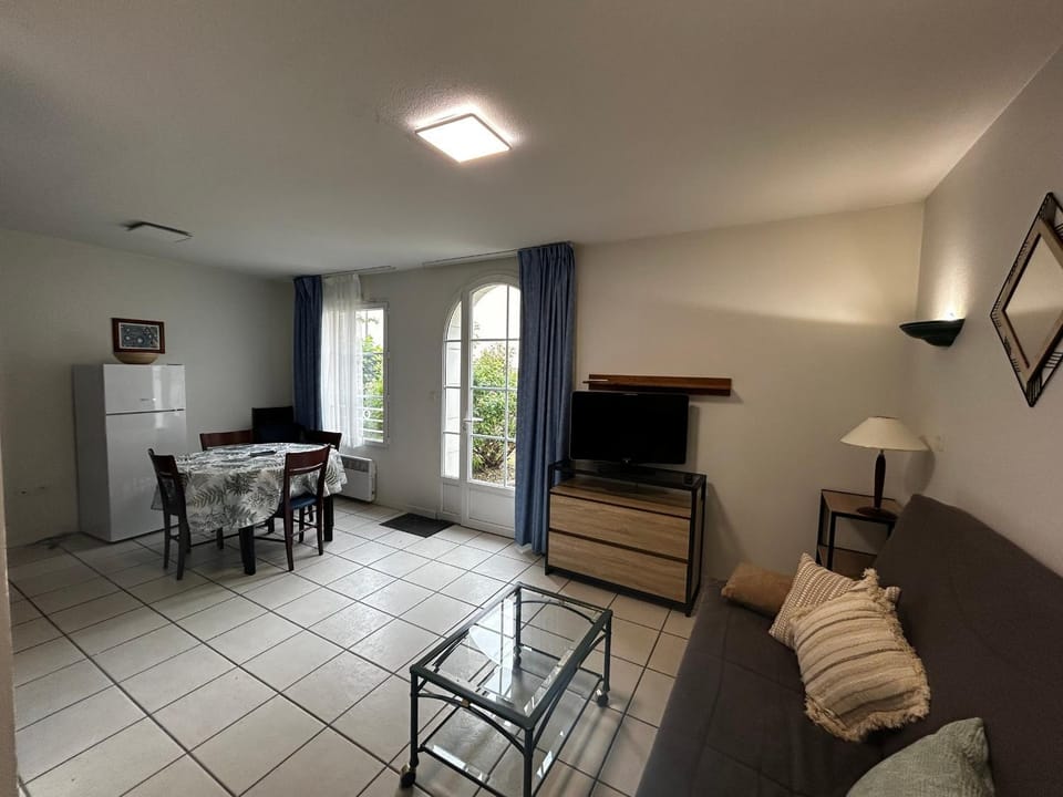 Appartement T3 avec piscine et WIFI près des Thermes - FR-1-541-149 Apartment in Nouvelle-Aquitaine