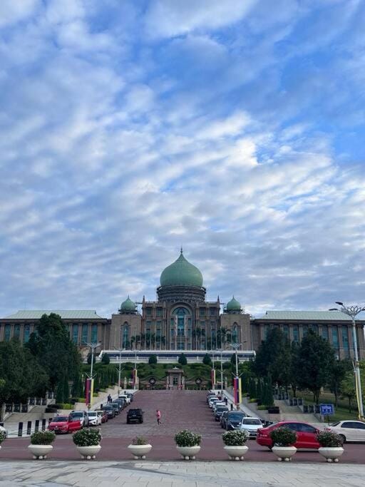 La Cassia - Comfortable, spacious, holiday home House in Putrajaya