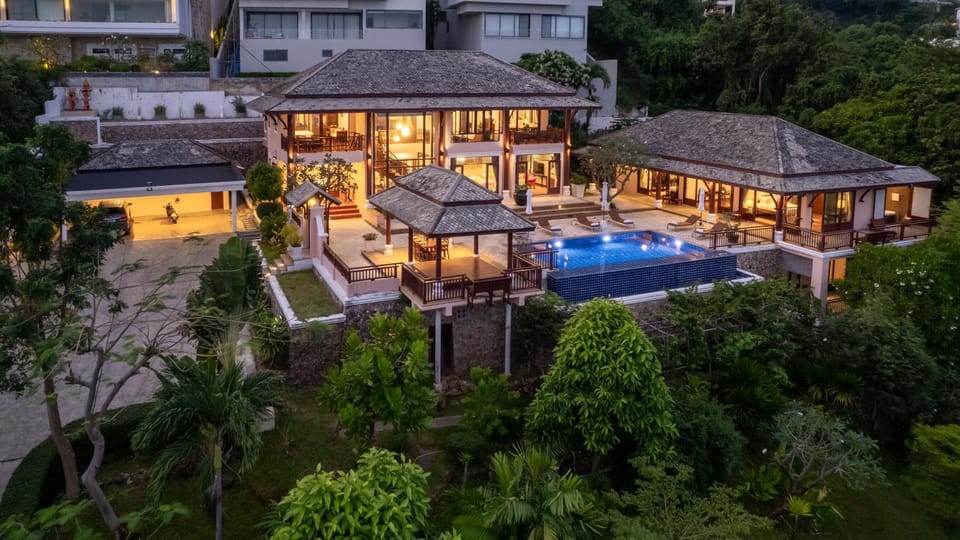 Property building, Pool view, Swimming pool, sunbed