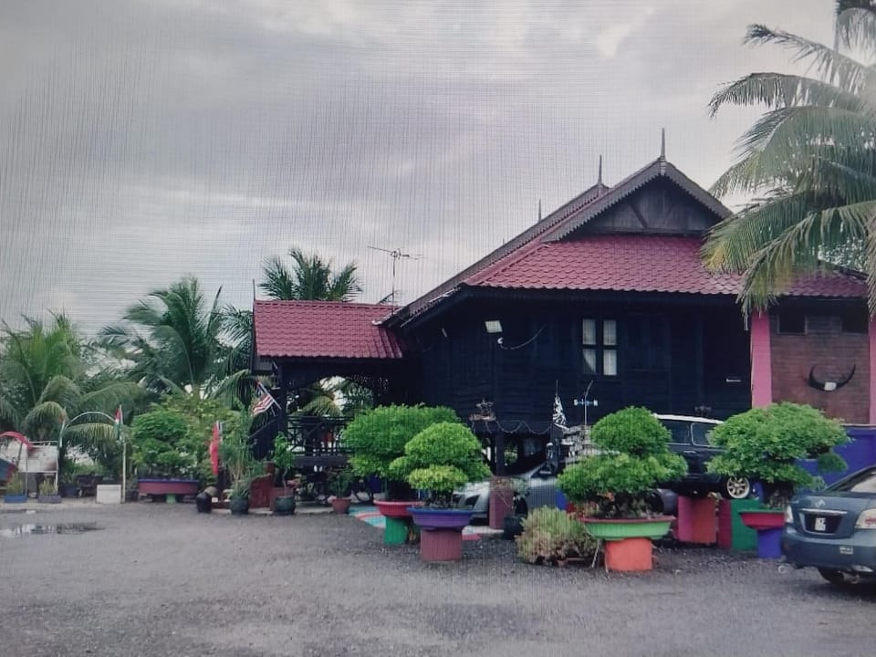 RUMAH KAYU ED BEACH Cafe Chalet in Kedah