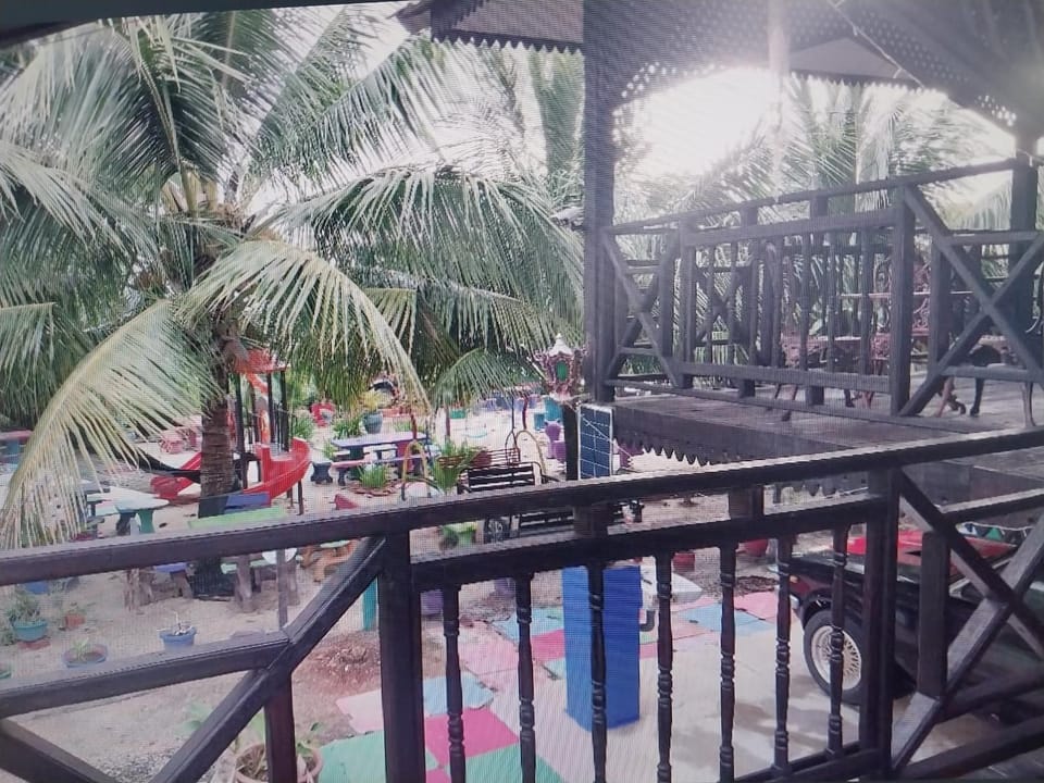 RUMAH KAYU ED BEACH Cafe Chalet in Kedah