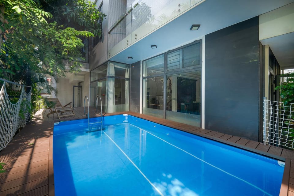 Day, Swimming pool