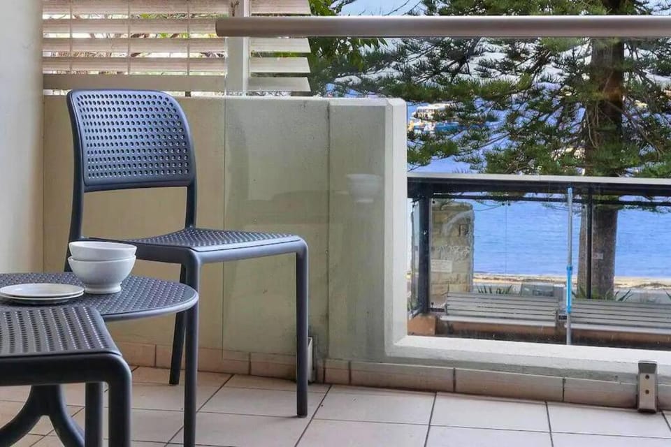 MAN54 -Manly Magic Waterfront Retreat with Gym & Sauna Apartment in Manly