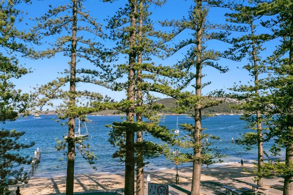 MAN54 -Manly Magic Waterfront Retreat with Gym & Sauna Apartment in Manly