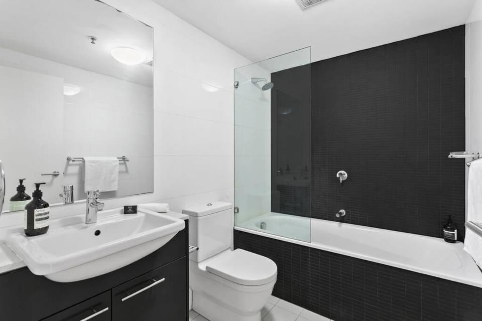 OXLST - St Leonards Sophistication Everything at Doorstep Apartment in Sydney