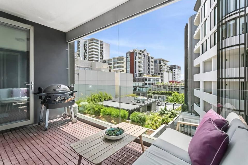 OXLST - St Leonards Sophistication Everything at Doorstep Apartment in Sydney