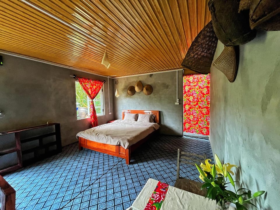 Bed, Photo of the whole room, Seating area