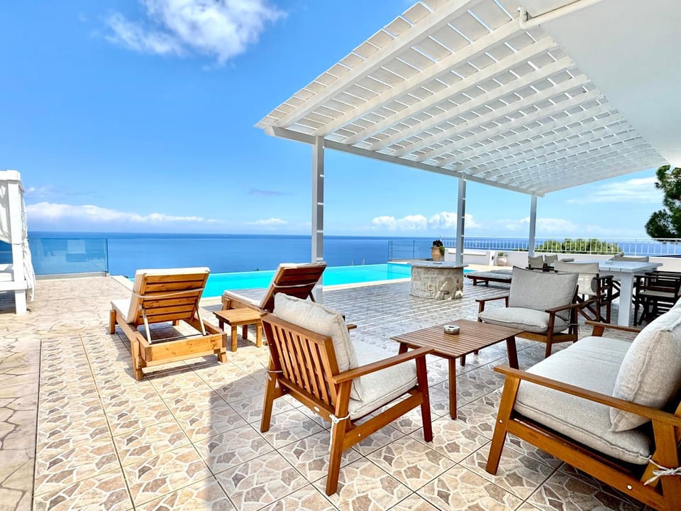 Patio, Balcony/Terrace, Pool view, Sea view, Swimming pool, sunbed