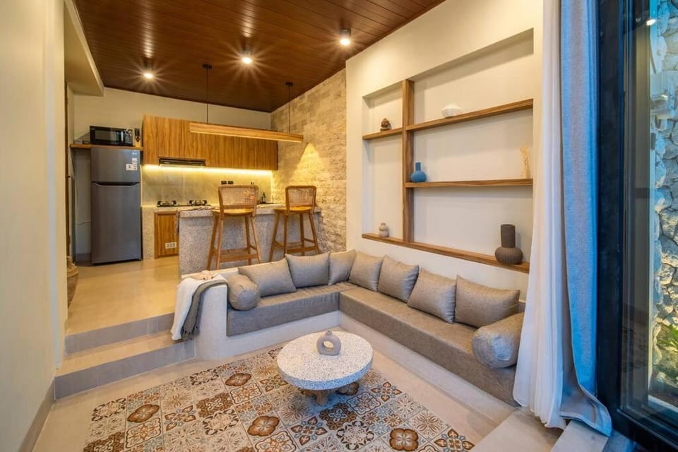 Kitchen or kitchenette, Living room, Seating area, minibar, oven