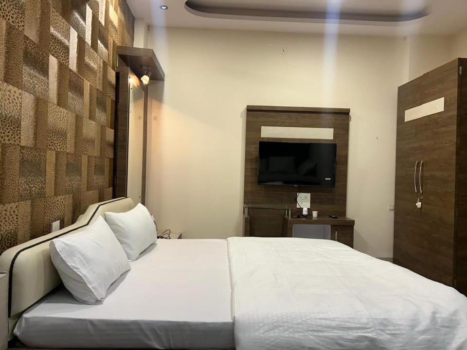 Satyabhama Homestay -Ruby-One RK appartment with Terrece Apartment in India