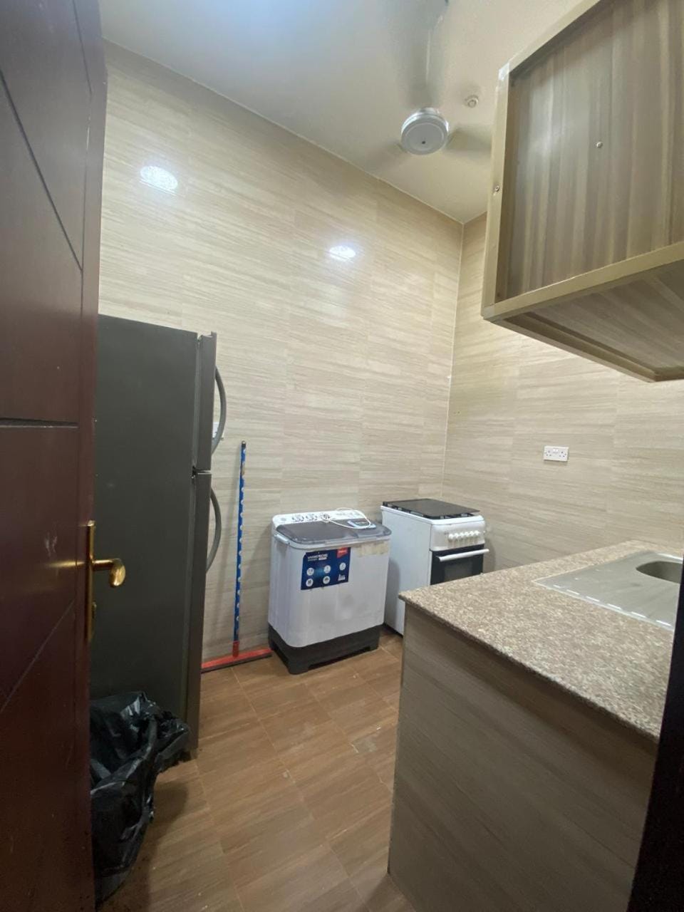 Kitchen or kitchenette, minibar, washing machine, dryer