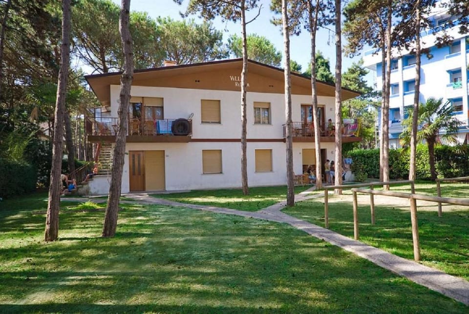 Property building, Facade/entrance, Garden, Garden view