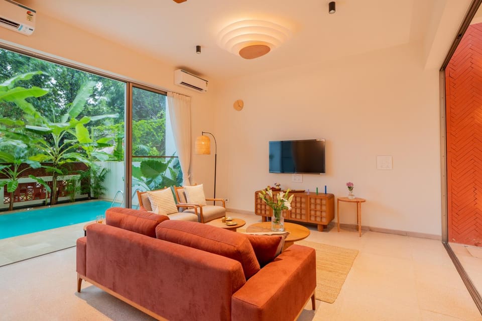 TV and multimedia, Living room, Seating area, air conditioner