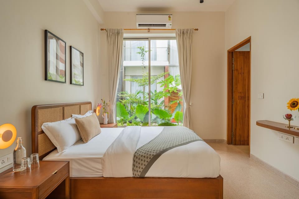 Bed, Photo of the whole room, Bedroom, air conditioner