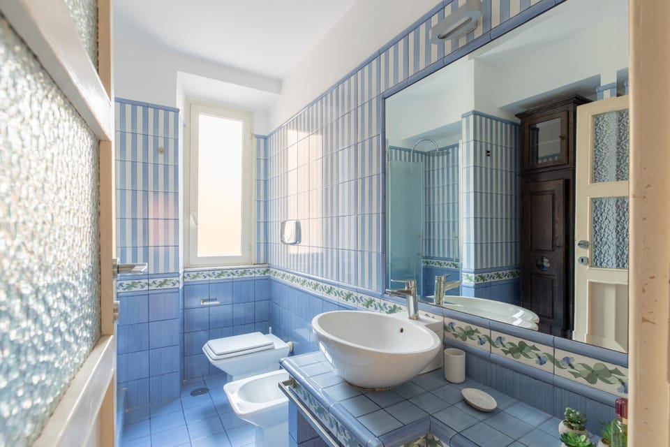 Shower, Toilet, Bathroom, bidet, towels