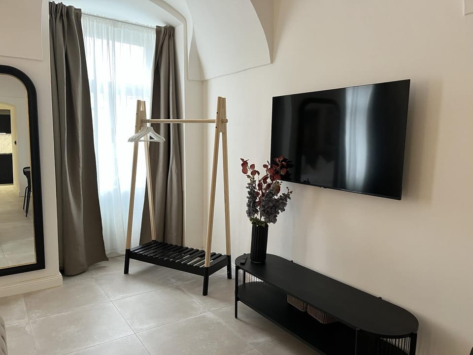 Communal lounge/ TV room, TV and multimedia, Evening entertainment, wardrobe