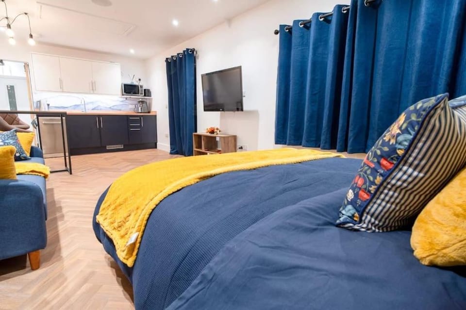 Living room, Photo of the whole room, Bedroom