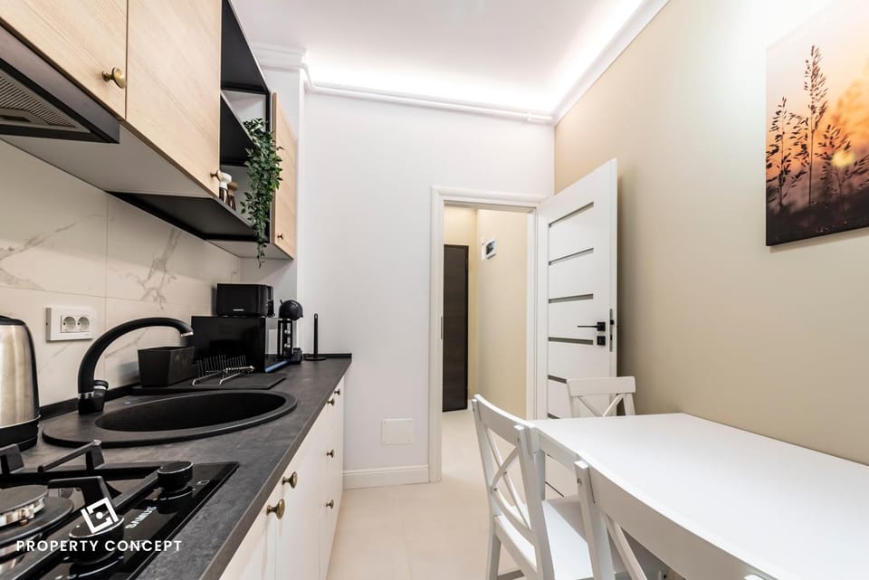 Kitchen or kitchenette, Dining area, stove, toaster