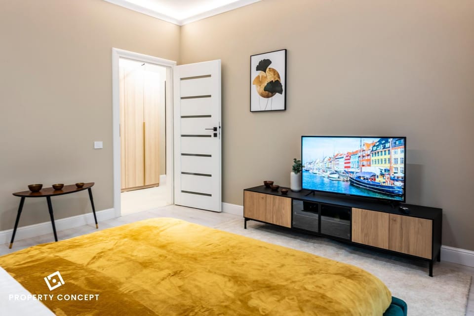 Communal lounge/ TV room, Bed, TV and multimedia, Photo of the whole room, Evening entertainment, Bedroom