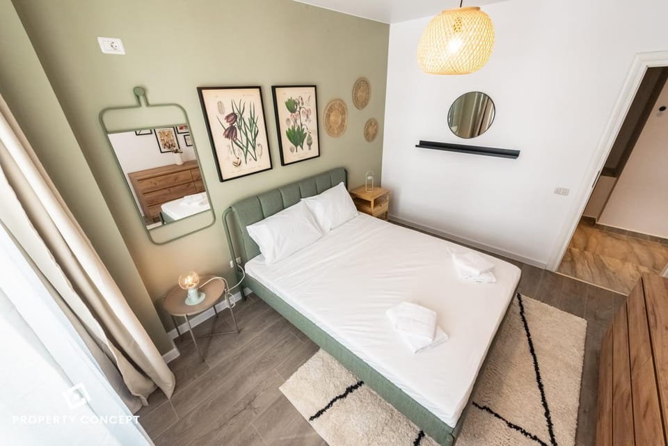 Bed, Photo of the whole room, Bedroom, towels