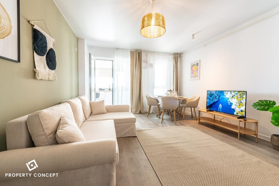 Communal lounge/ TV room, TV and multimedia, Living room, Seating area, Dining area, Evening entertainment