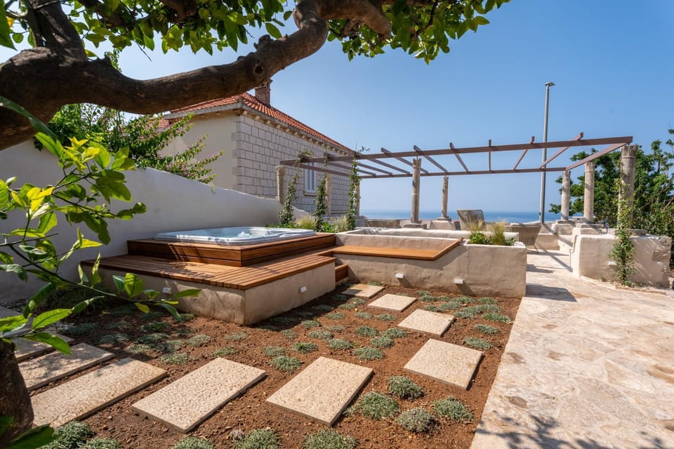 Off site, Garden