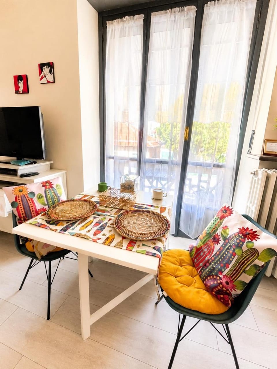 TV and multimedia, Dining area, Food