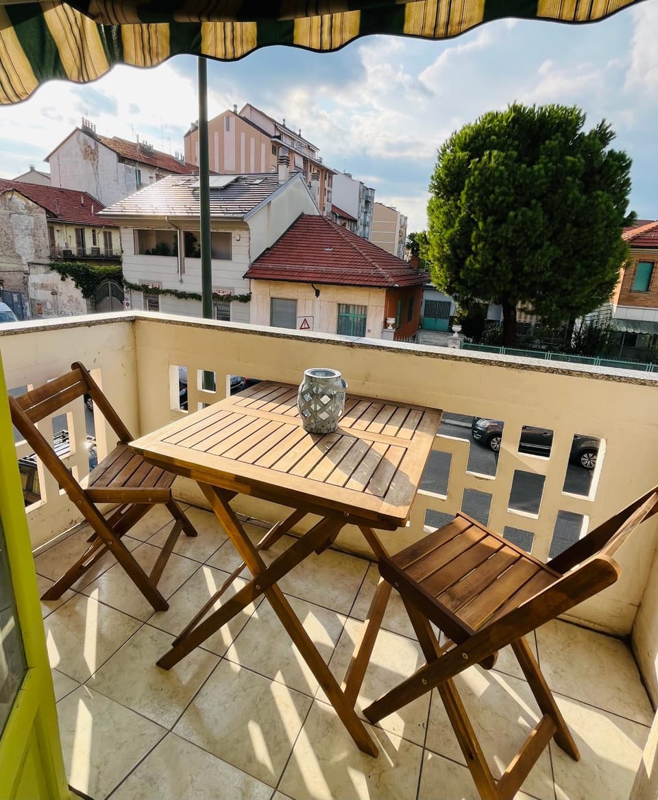 View (from property/room), Balcony/Terrace, Dining area