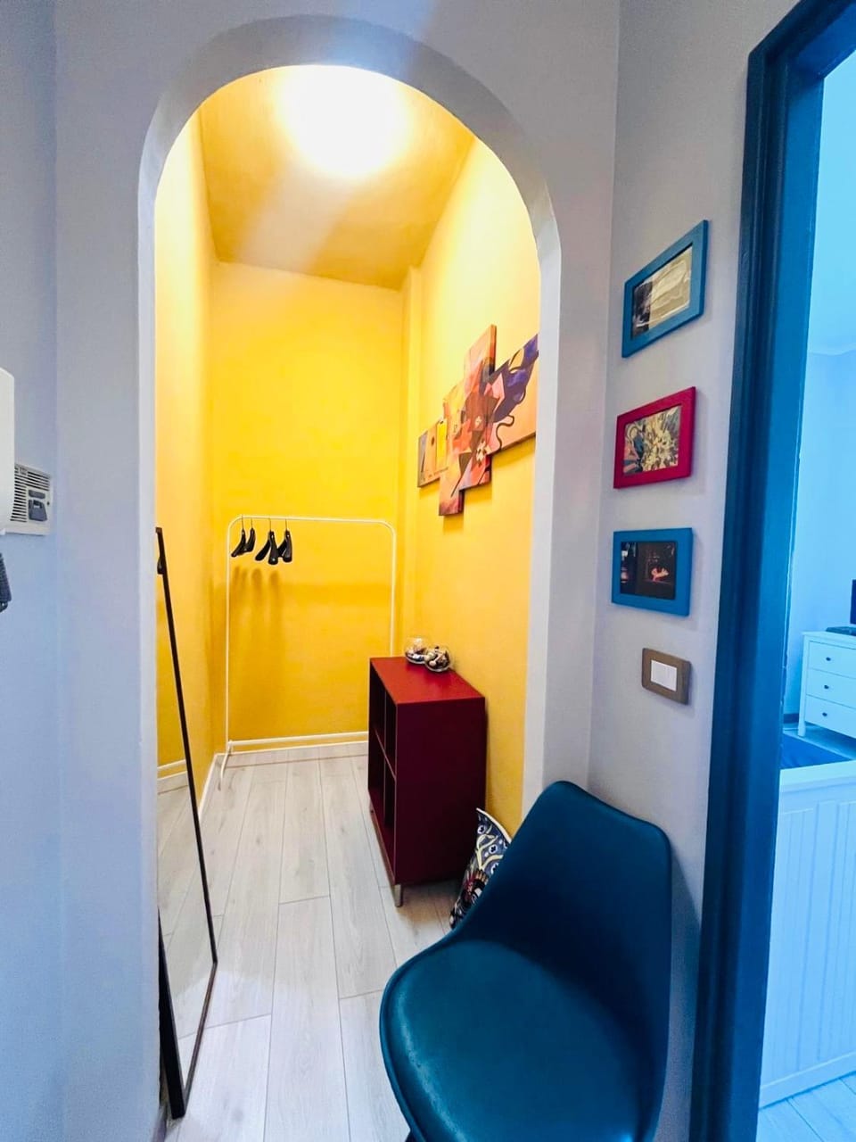 Photo of the whole room, wardrobe