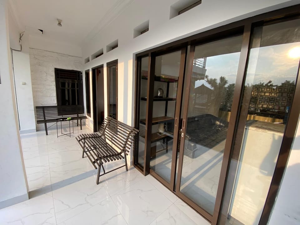 Kamar no 1 Vacation rental in Cisarua