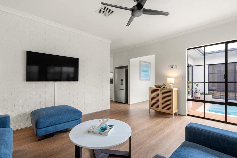 Caladenia Villa Urban Retreat House in Canning Vale