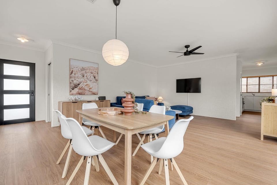 Caladenia Villa Urban Retreat House in Canning Vale