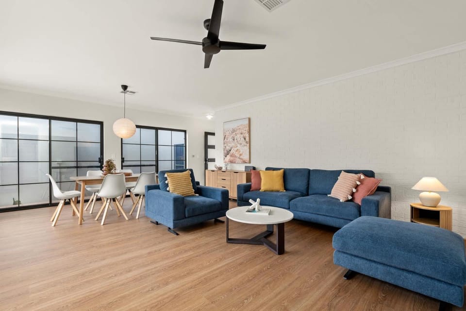 Caladenia Villa Urban Retreat House in Canning Vale