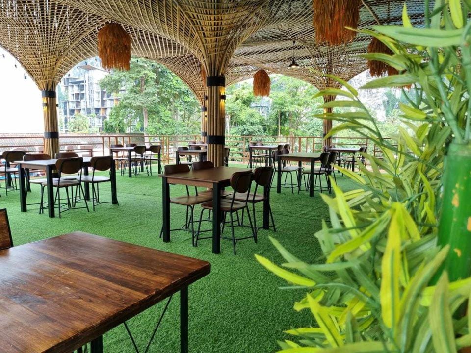 Restaurant/places to eat, Garden view, Breakfast