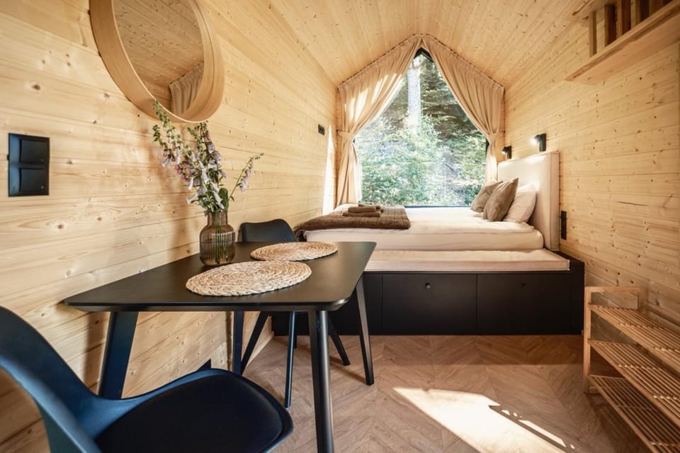 Bed, Living room, Photo of the whole room, Dining area, Bedroom